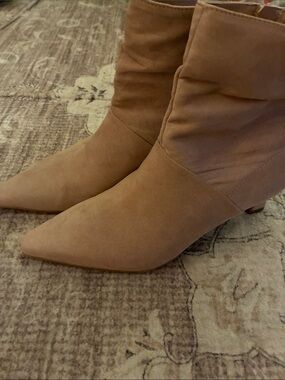 Naturalizer Pointed Toe Ankle Boots in Taupe Faux Suede flared heel 8.5